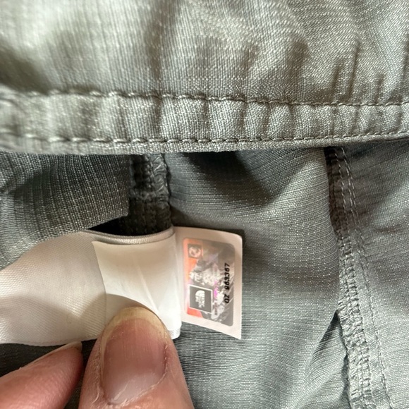 The North Face Woman’s Athletic Green Shorts Size 10 B44. - Picture 9 of 9